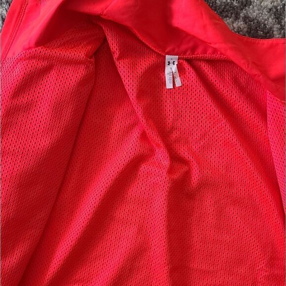 Under armour wind breaker - Picture 4 of 6